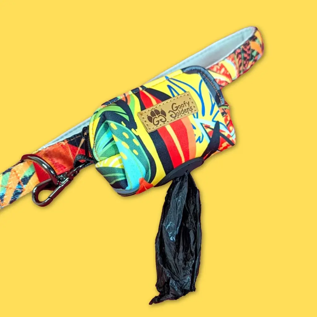 distributeur-sacs-a-crottes-Tropical-accroche-a-la-laisse.webp