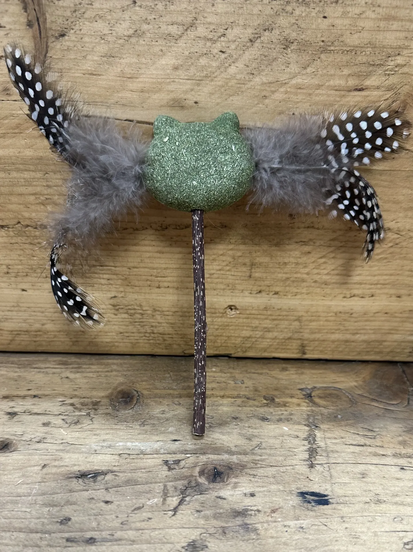 CHAT - BÂTONNET PLUMES ET HERBE