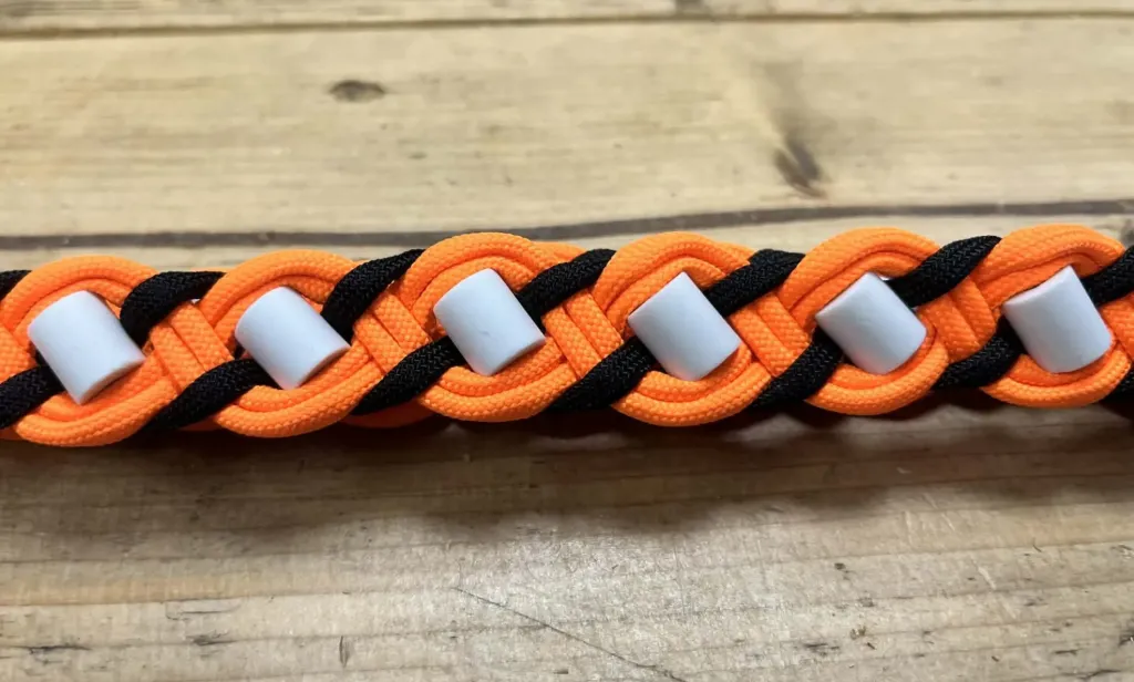 COLLIER ANTI PUCES, TIQUES ET PARASITES FLUO -NOIR & ORANGE FLUO