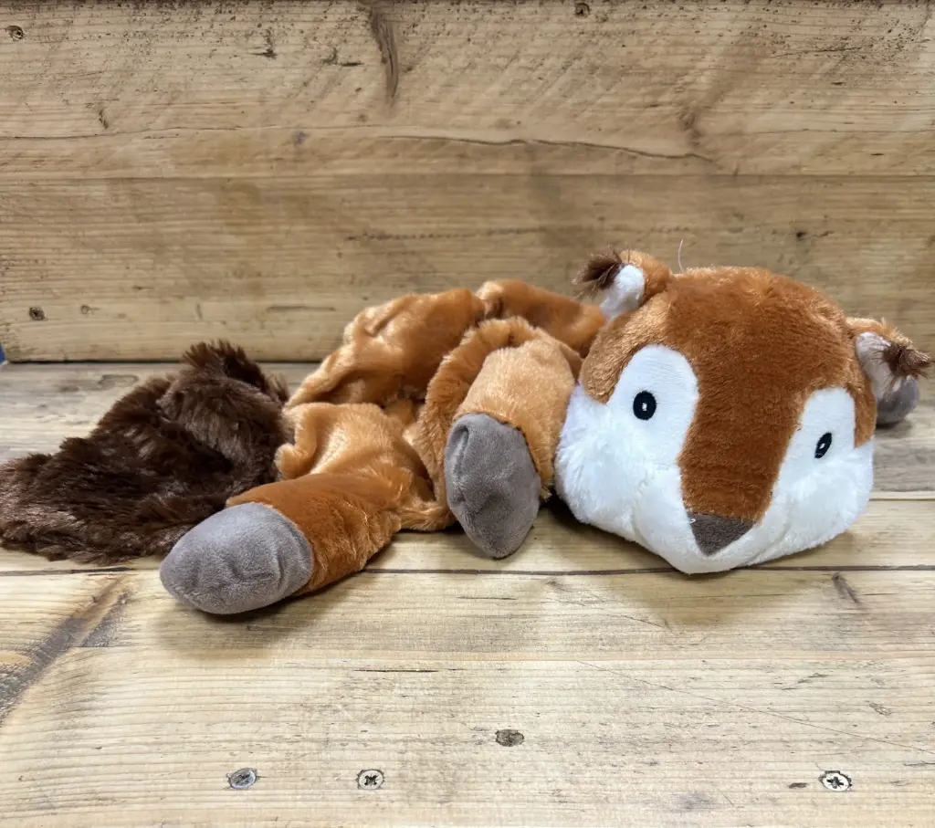 PELUCHE PLATE SCARLETT LA LOUTRE