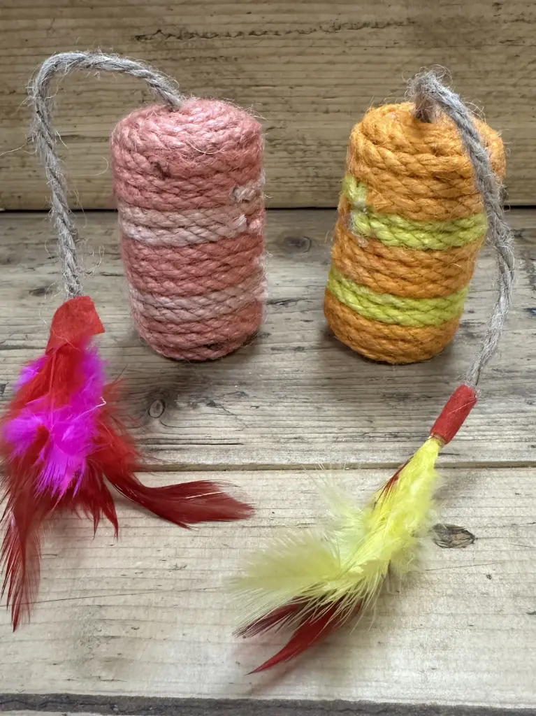 CHAT - ROULEAU DE PLUMES